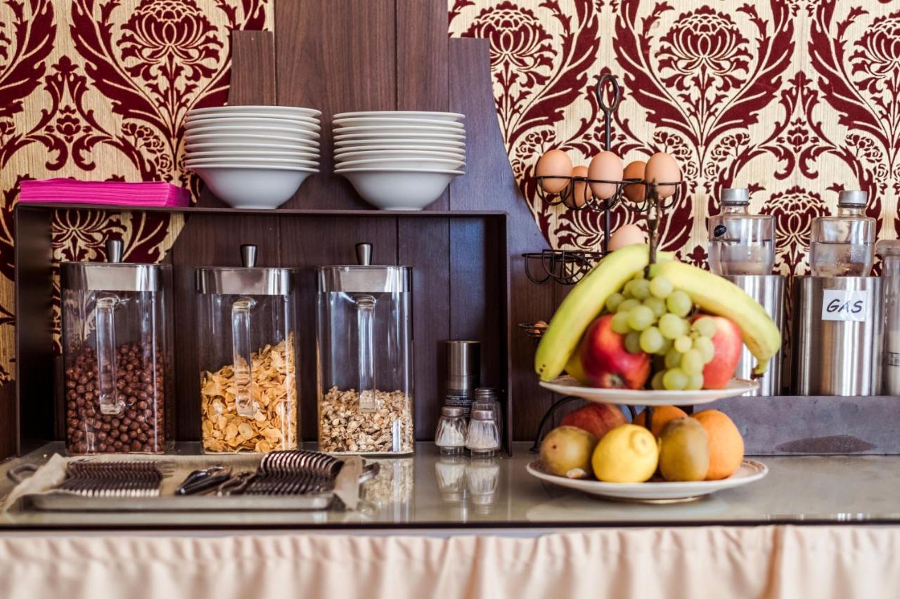 Hotel Marisa ألبينغا المظهر الخارجي الصورة