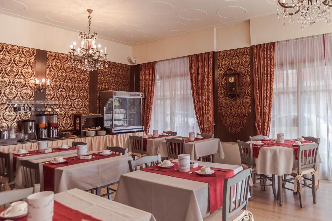 Hotel Marisa ألبينغا المظهر الخارجي الصورة