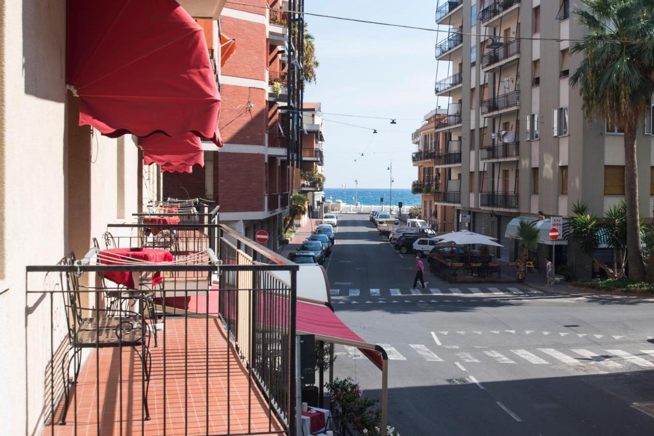 Hotel Marisa ألبينغا المظهر الخارجي الصورة