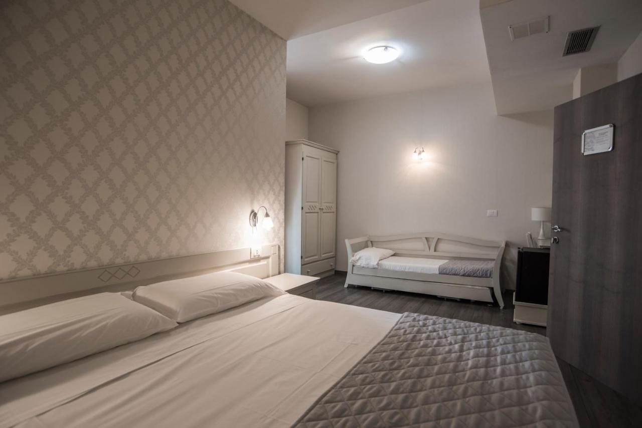 Hotel Marisa ألبينغا المظهر الخارجي الصورة