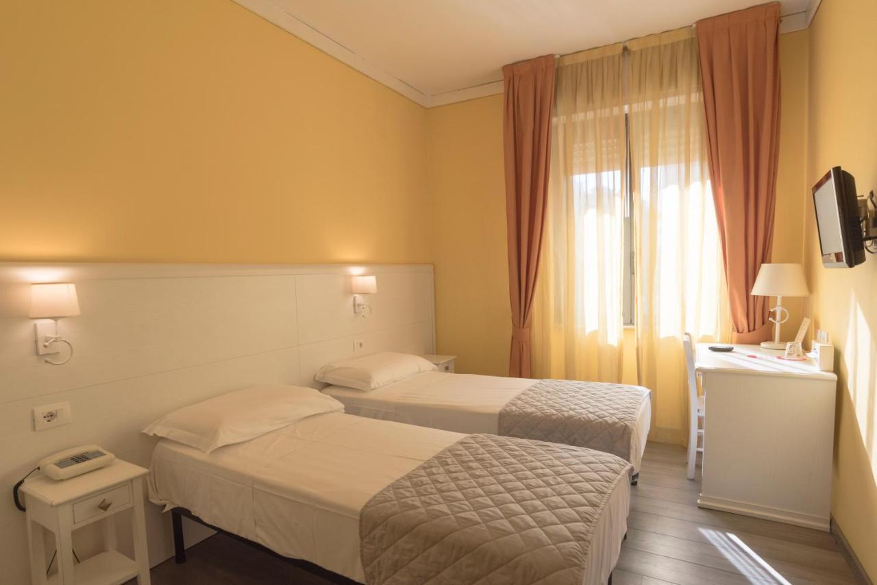 Hotel Marisa ألبينغا المظهر الخارجي الصورة