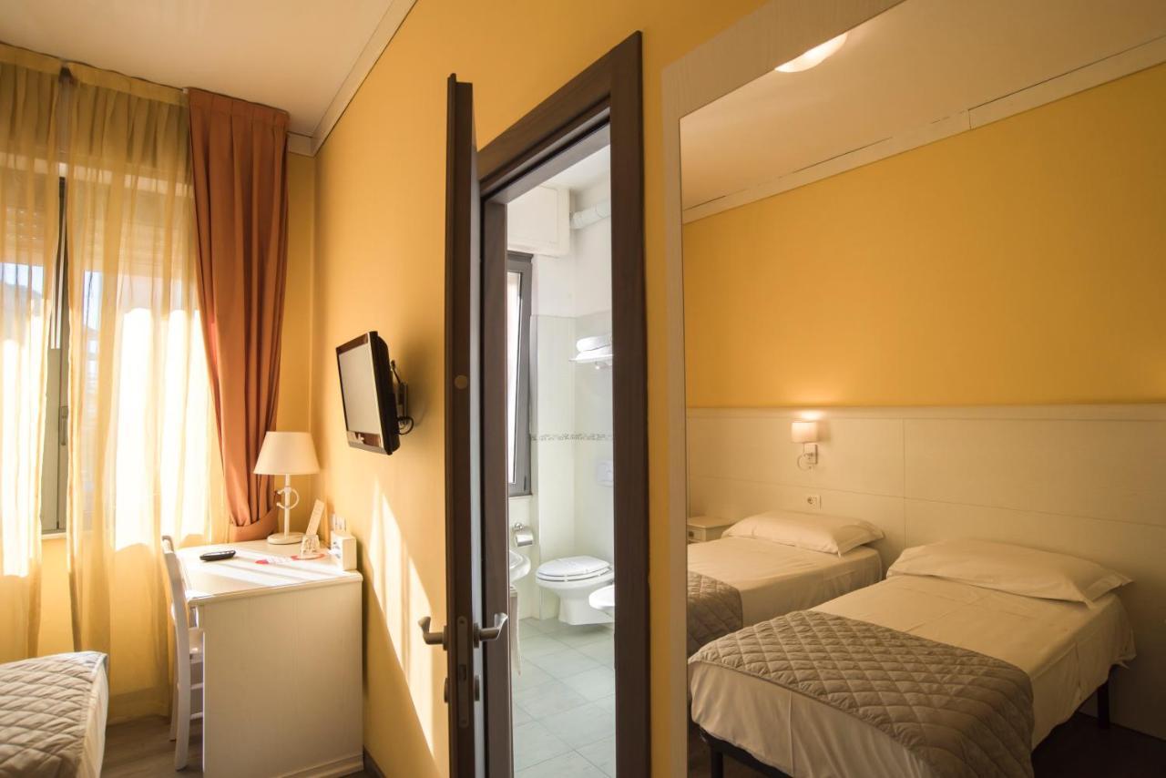 Hotel Marisa ألبينغا المظهر الخارجي الصورة
