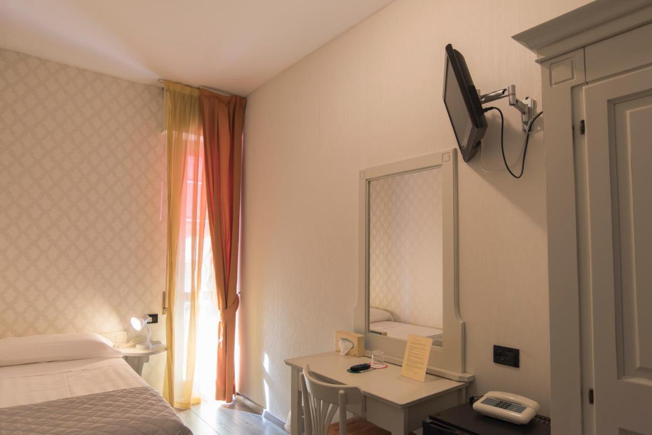 Hotel Marisa ألبينغا المظهر الخارجي الصورة