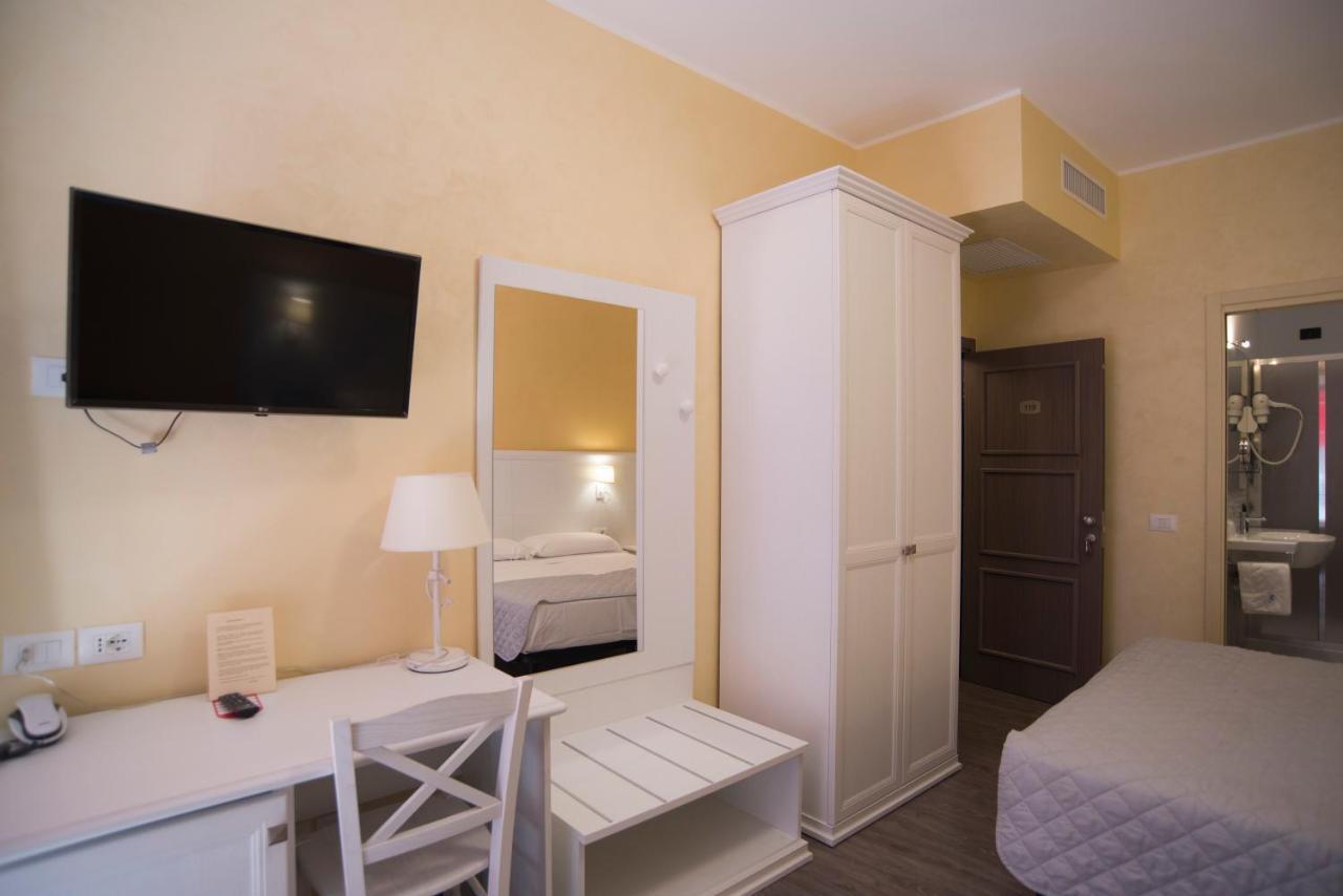 Hotel Marisa ألبينغا المظهر الخارجي الصورة